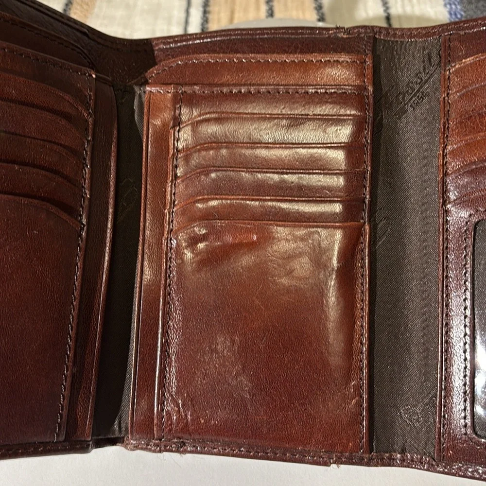 Fossil Brown Leather Wallet Timeless Design